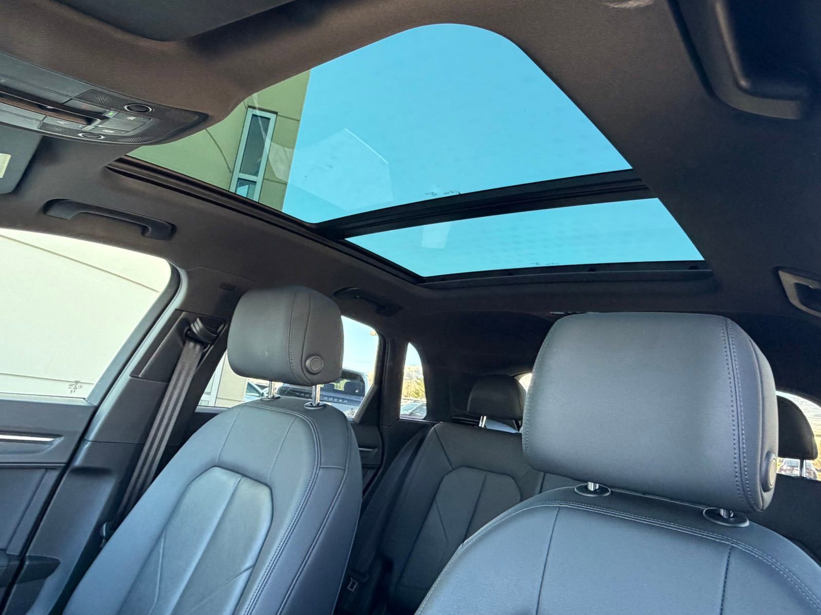 Used 2025 Audi Q3 2.0T Premium image 24