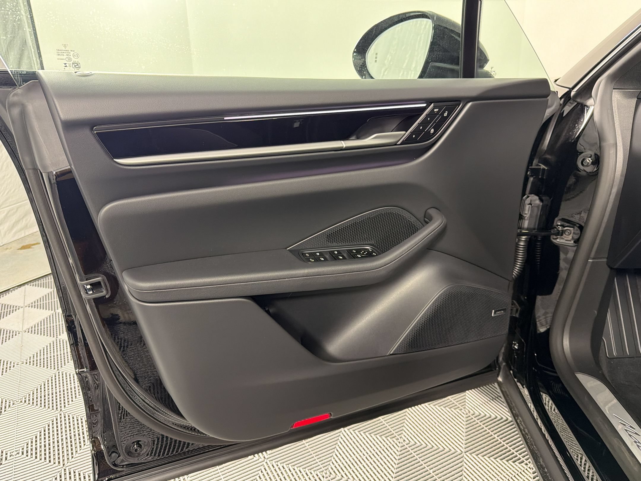 New 2026 Porsche Macan Electric RWD image 14