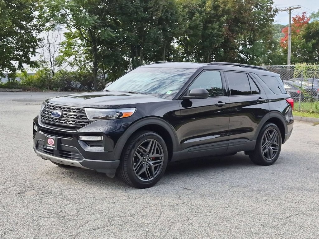 Used 2020 Ford Explorer XLT w/ Equipment Group 202A AWD/4WD image 11