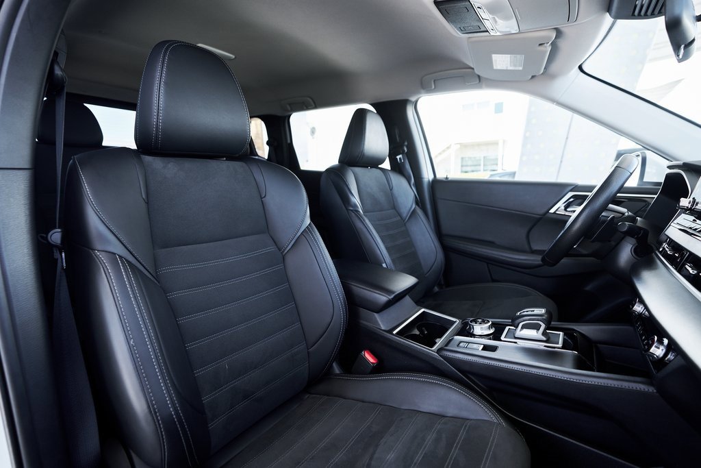 Used 2024 Mitsubishi Outlander SE image 26