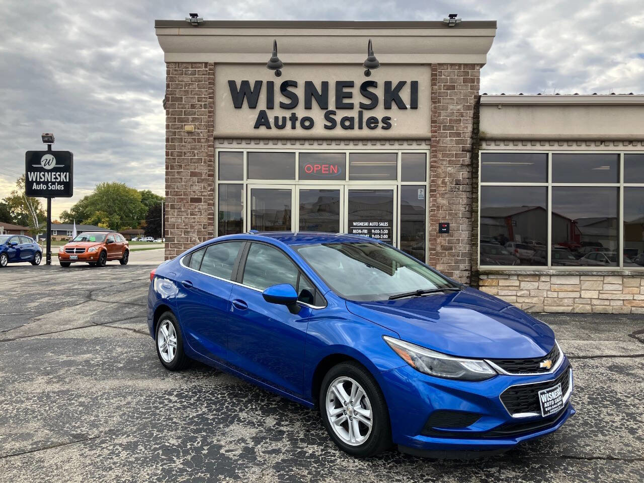 Used 2017 Chevrolet Cruze LT w/ Convenience Package image 1