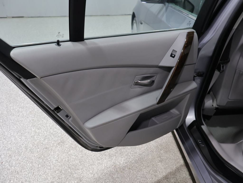 Used 2006 BMW 530xi Sedan AWD/4WD image 25