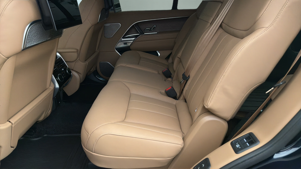 Used 2026 Land Rover Range Rover Long Wheelbase Autobiography AWD/4WD image 18