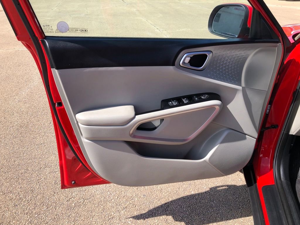 Used 2020 Kia Soul LX image 9