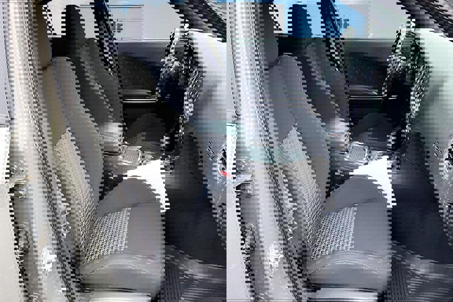 Used 2023 Dodge Charger R/T w/ Technology Group image 14