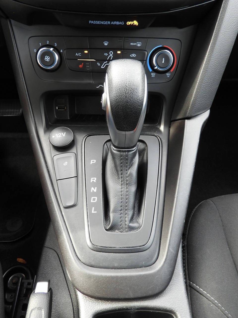 Used 2018 Ford Focus SE w/ Cold Weather Package FWD image 37