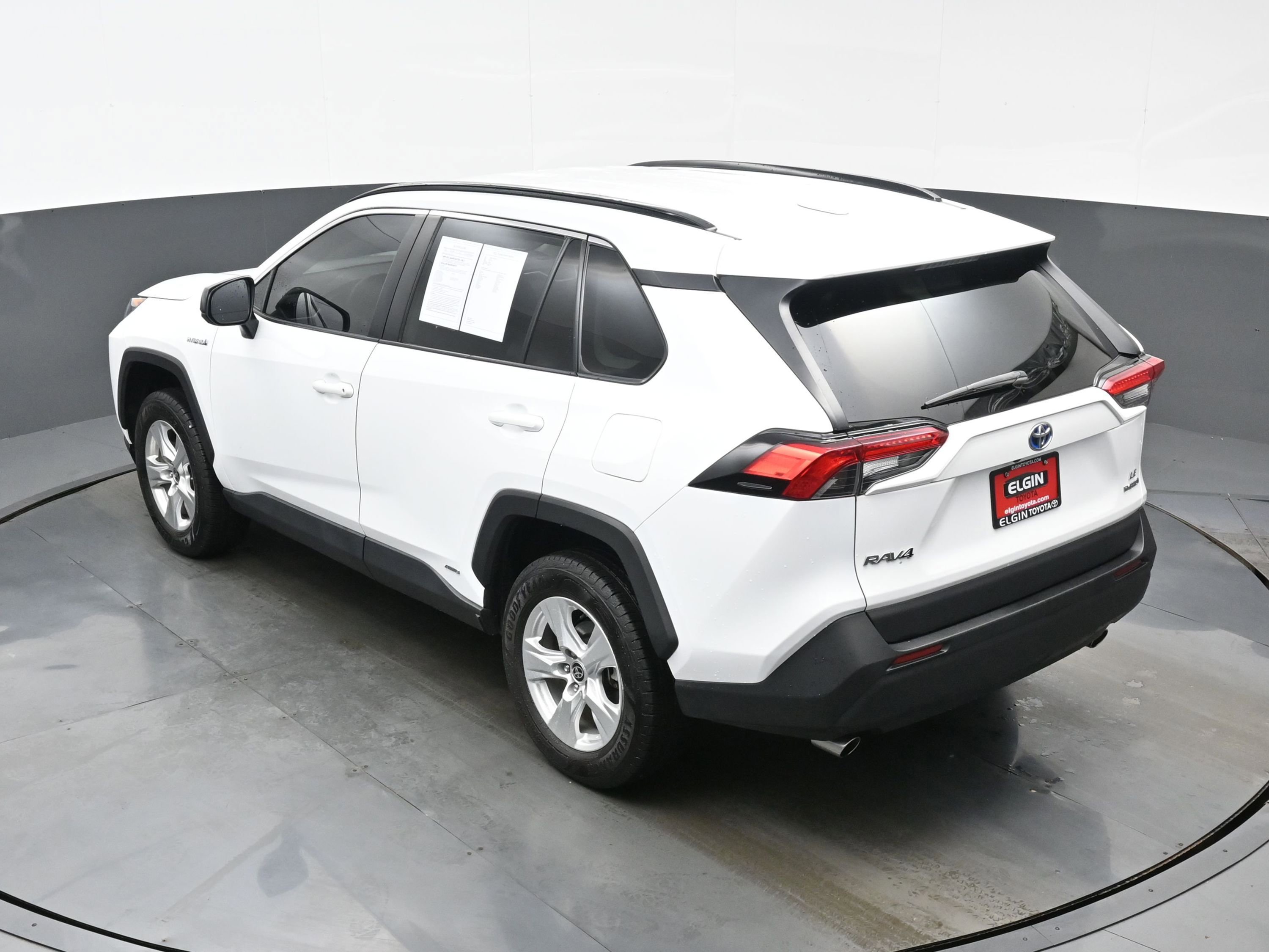 Used 2021 Toyota RAV4 LE AWD/4WD image 36