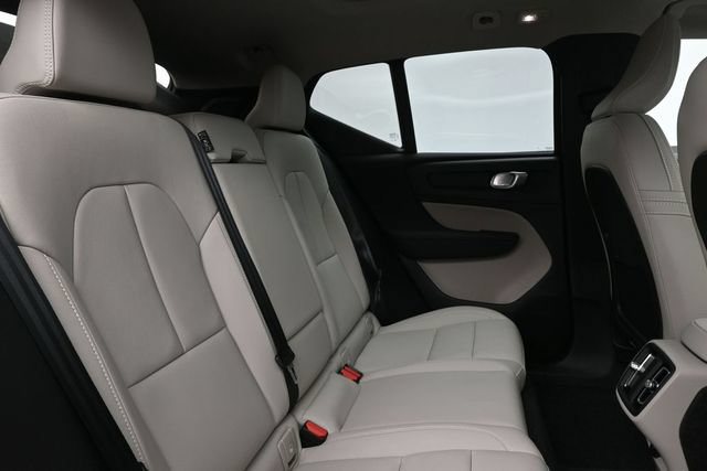 Used 2025 Volvo XC40 B5 Plus AWD/4WD image 32