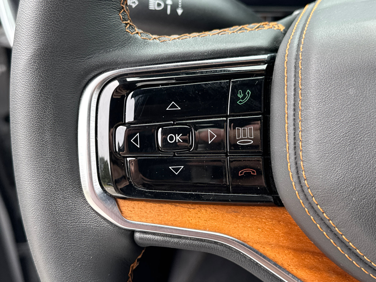 Used 2024 Jeep Grand Wagoneer Series III AWD/4WD image 27