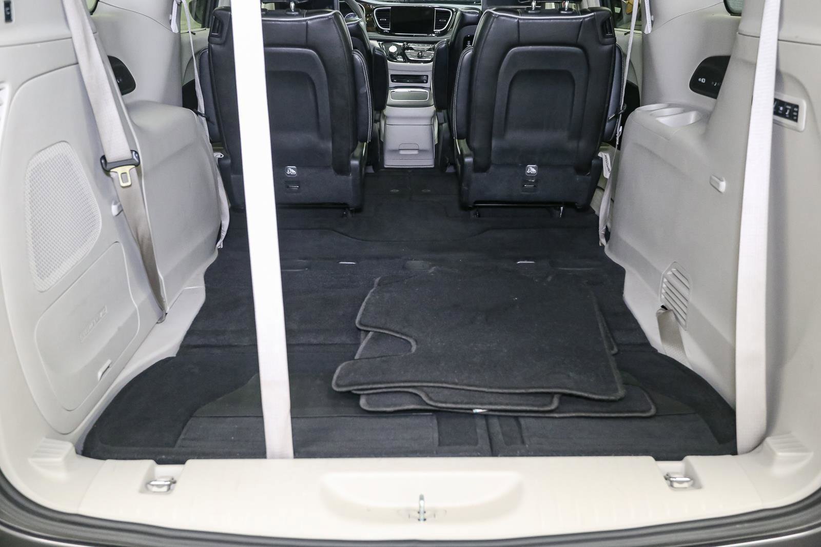 Used 2022 Chrysler Pacifica Limited w/ Uconnect Theater Family Group AWD/4WD image 12