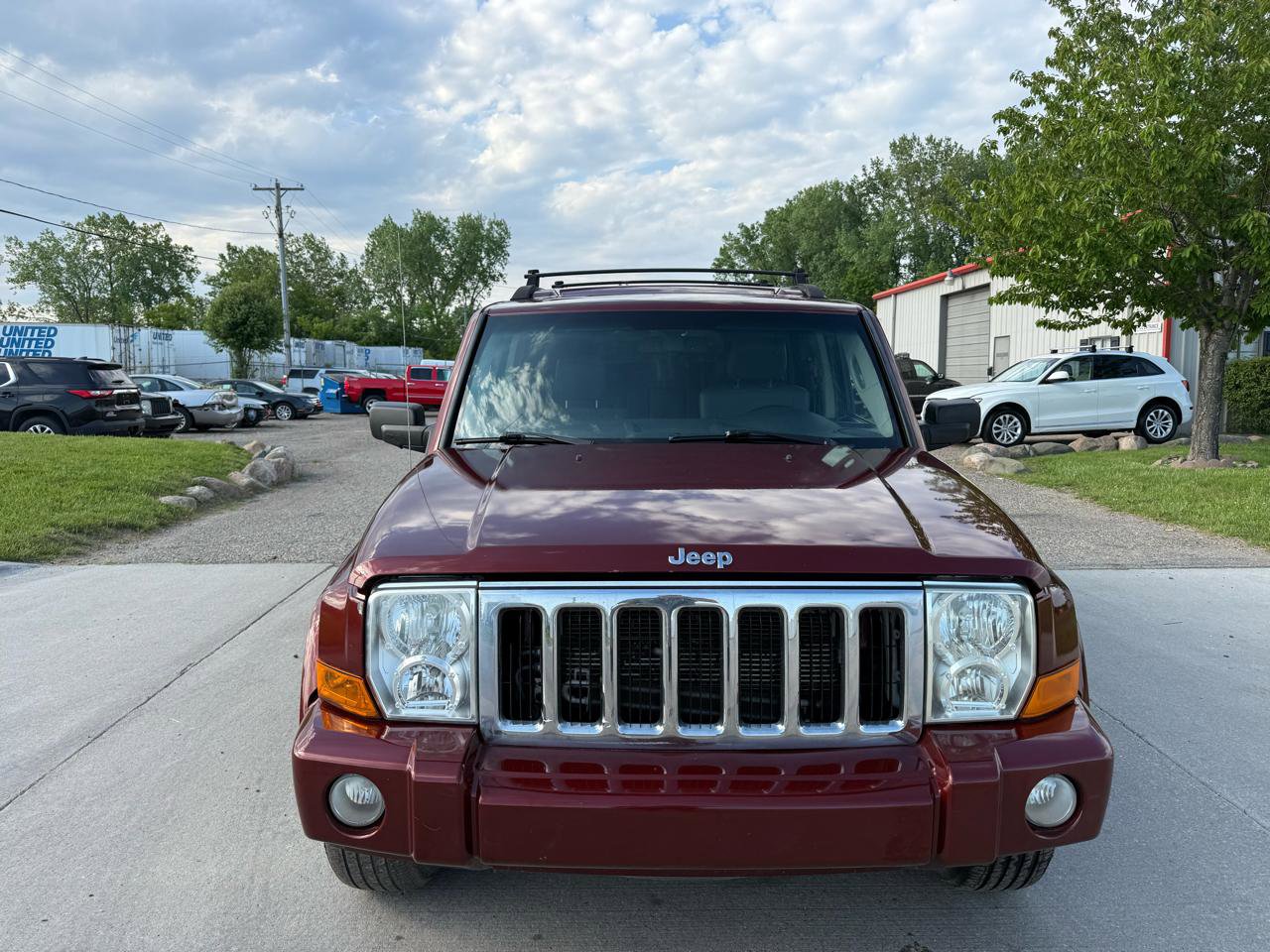 Used 2007 Jeep Commander Sport AWD/4WD image 2