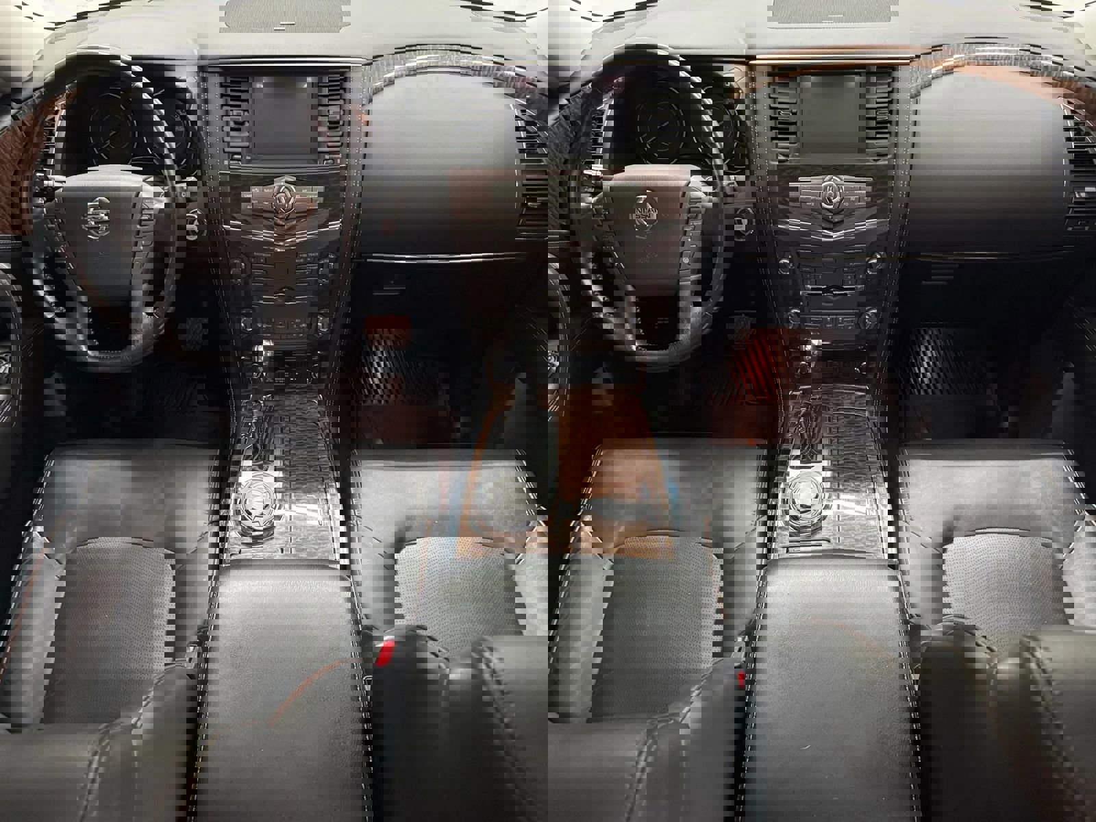 Used 2020 Nissan Armada Platinum w/ Captain's Chairs Package RWD image 2