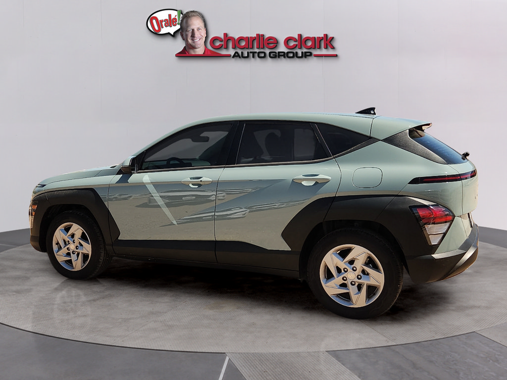 Used 2024 Hyundai Kona SE FWD image 2