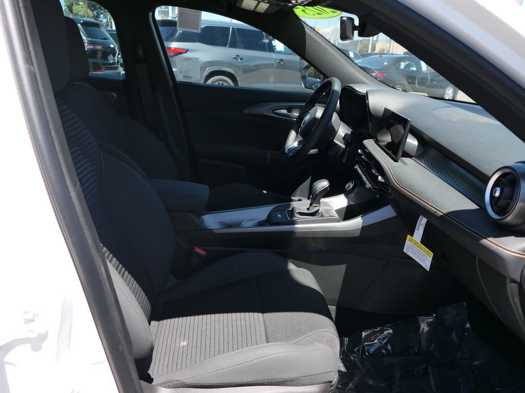 Used 2025 Alfa Romeo Tonale AWD/4WD image 23