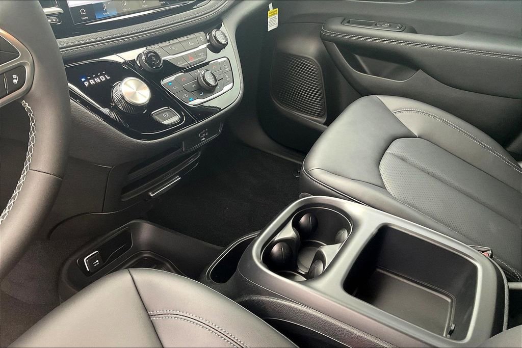 New 2026 Chrysler Pacifica Select FWD image 21