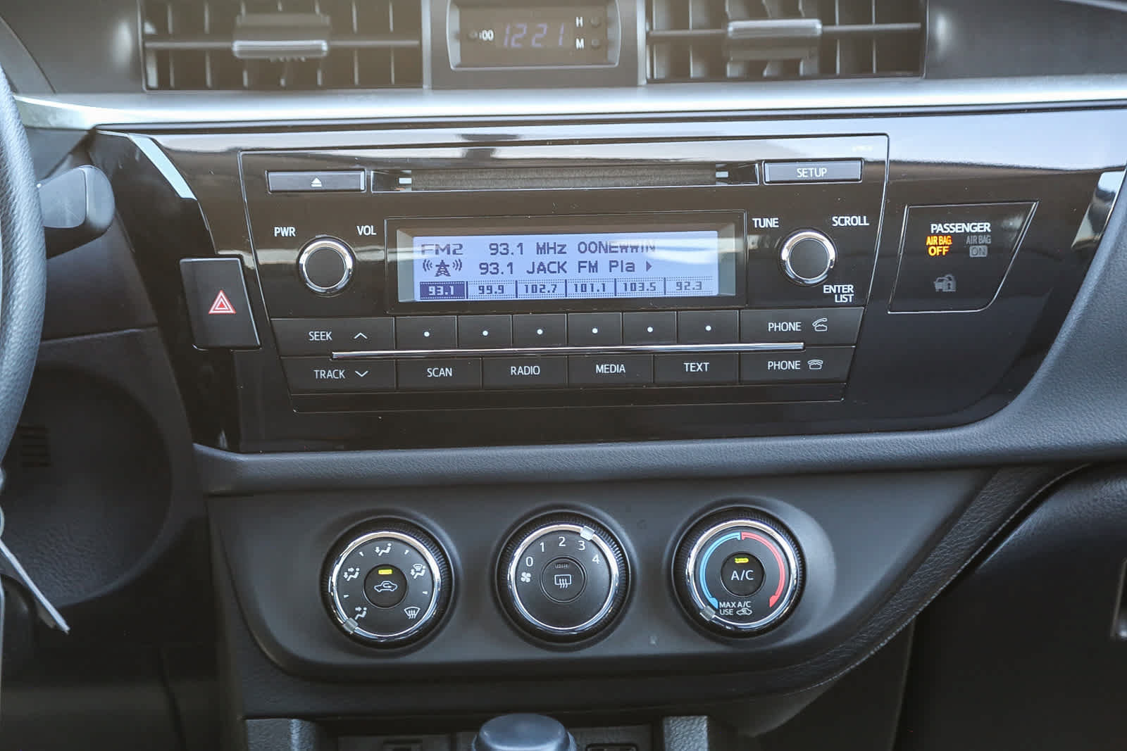 Used 2015 Toyota Corolla L FWD image 14