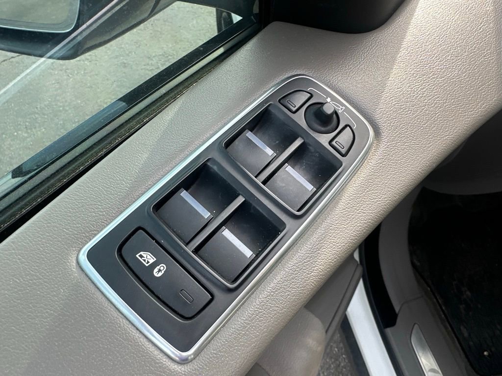 Used 2018 Jaguar F-PACE R-Sport image 24