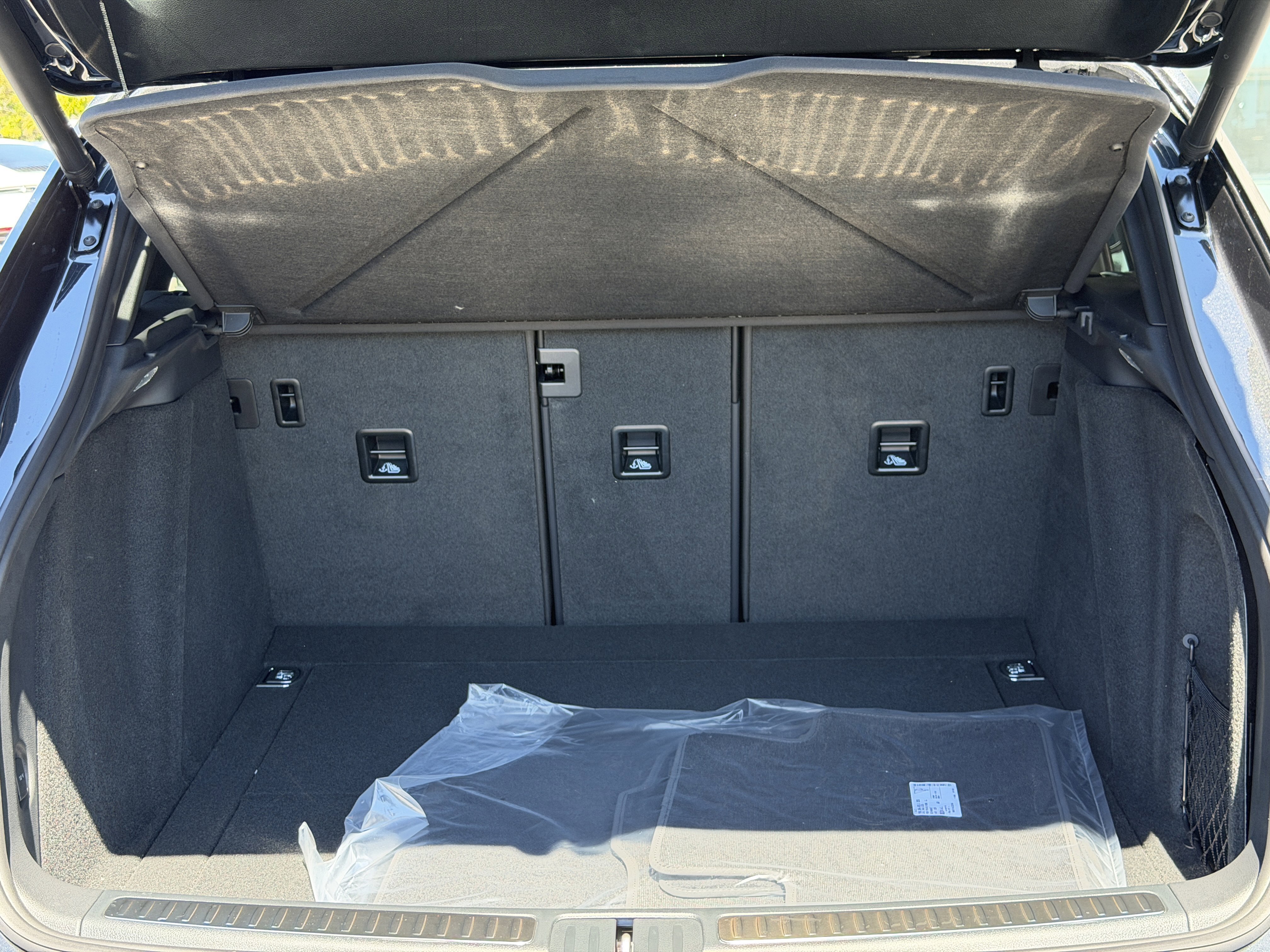 New 2026 Porsche Macan AWD/4WD image 14