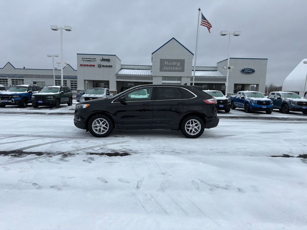 Used 2024 Ford Edge SEL image 2