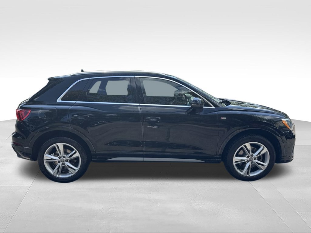 Used 2020 Audi Q3 2.0T Premium w/ Convenience Package AWD/4WD image 4