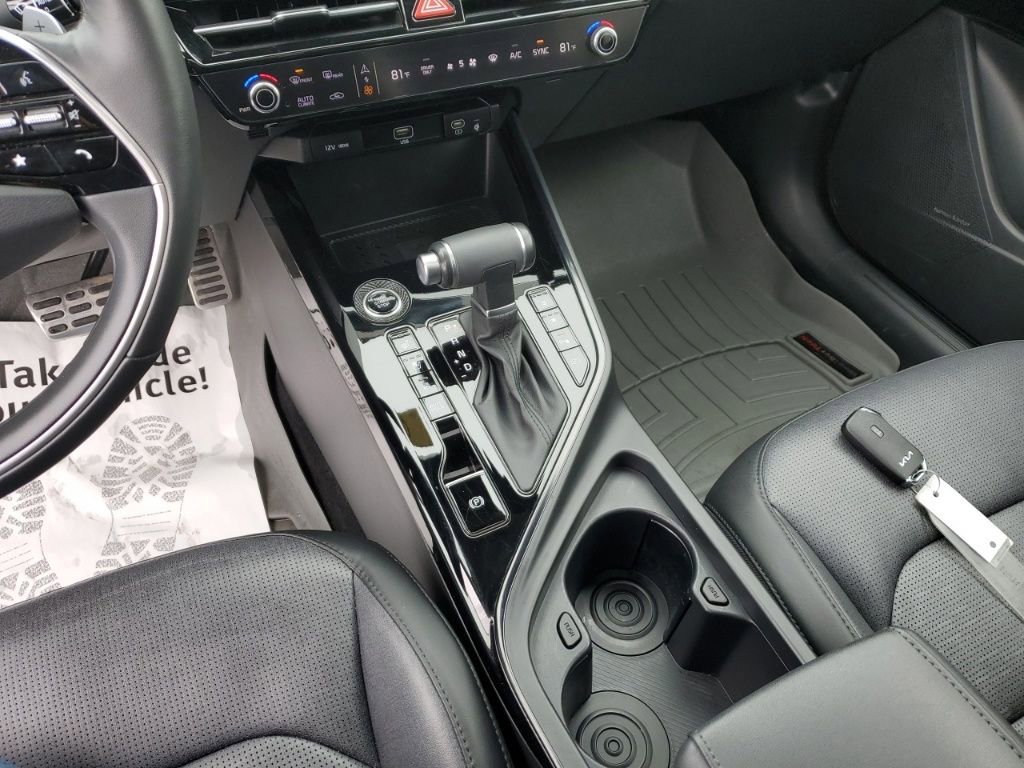 Used 2023 Kia Niro SX Touring image 26