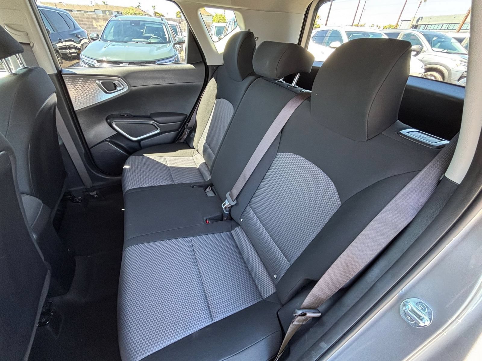 Used 2025 Kia Soul LX w/ LX Technology Package FWD image 36