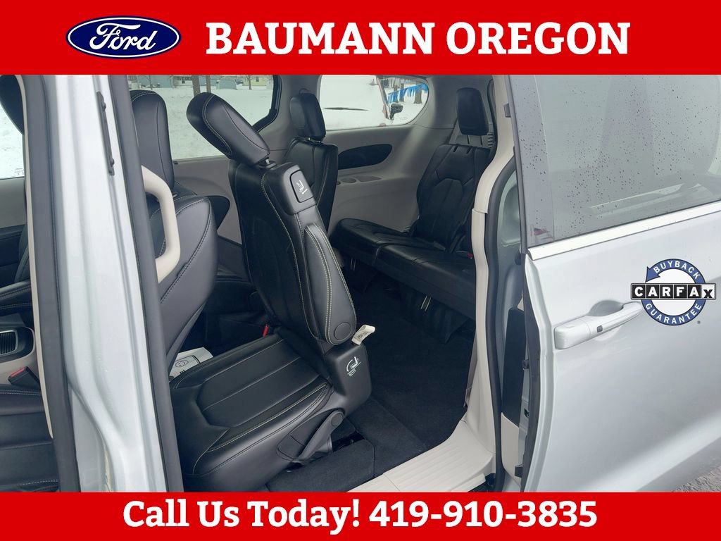 Used 2024 Chrysler Pacifica Touring-L FWD image 18
