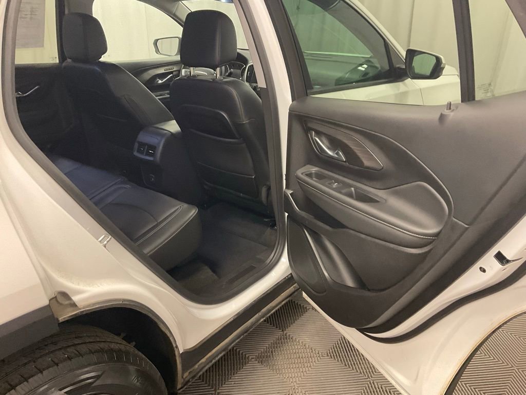 Used 2024 GMC Terrain SLT image 27