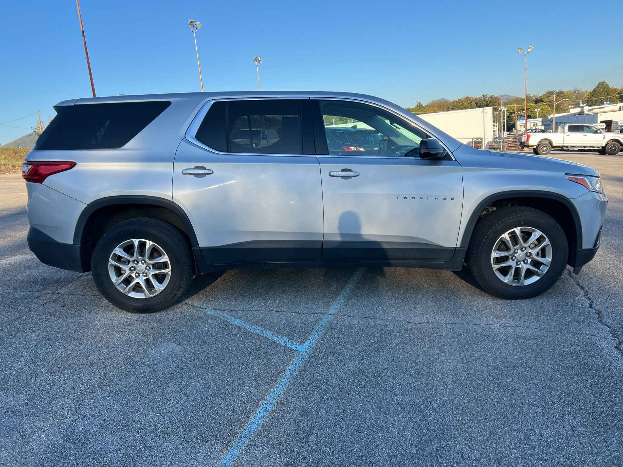 Used 2020 Chevrolet Traverse LS FWD image 2