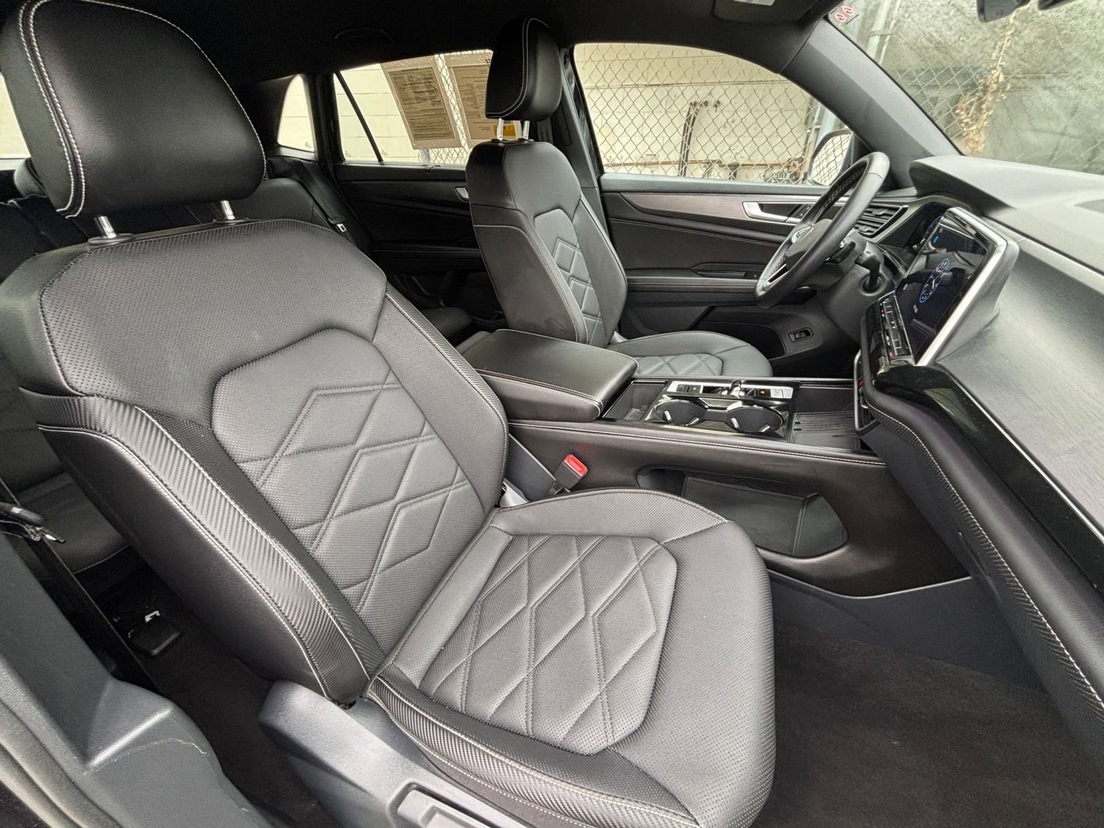 Used 2025 Volkswagen Atlas Cross Sport SE image 36