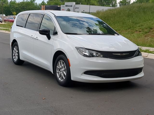 New 2025 Chrysler Voyager LX image 15