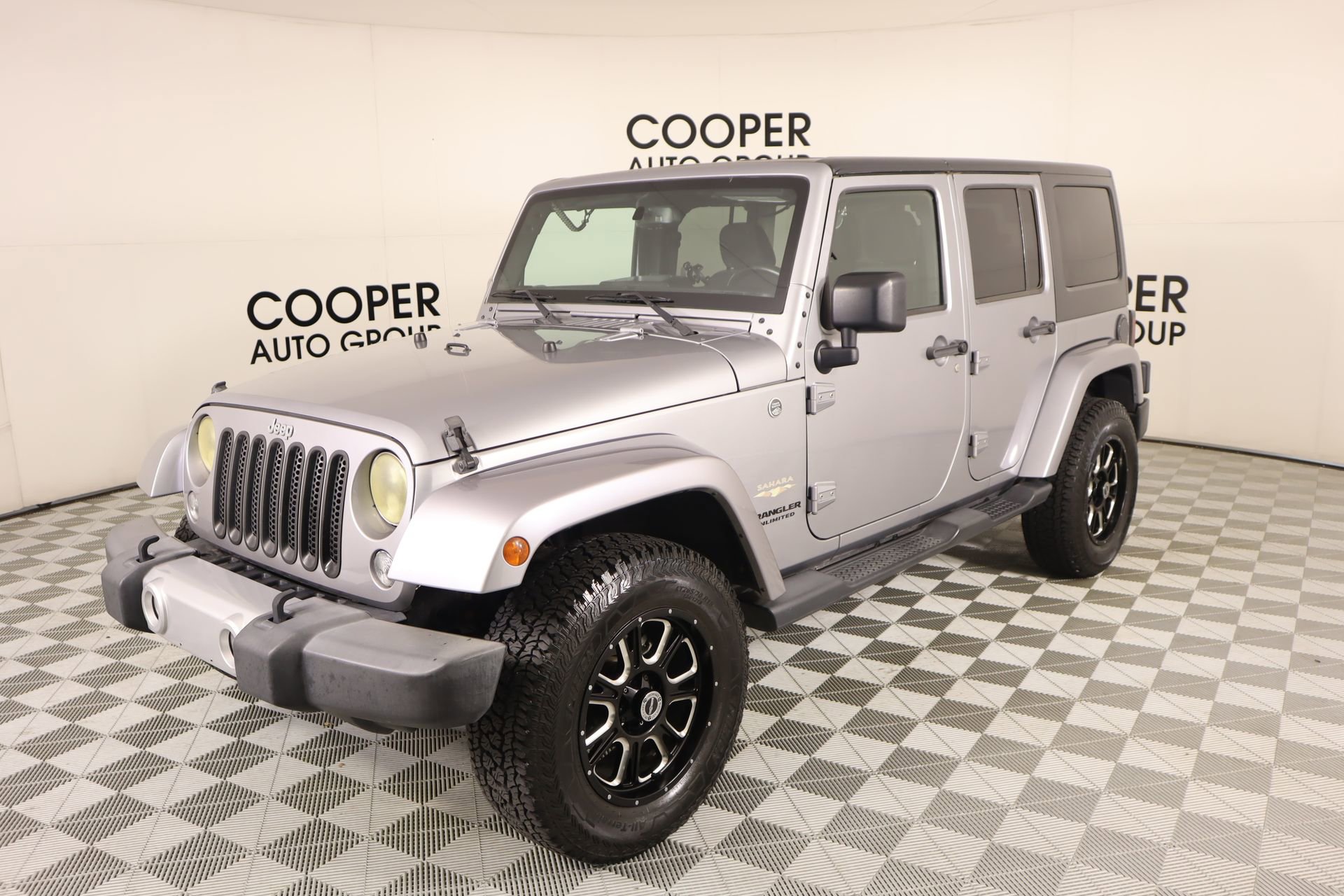 Used 2015 Jeep Wrangler Unlimited Sahara w/ Connectivity Group image 8