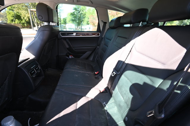 Used 2013 Volkswagen Touareg TDI AWD/4WD image 9