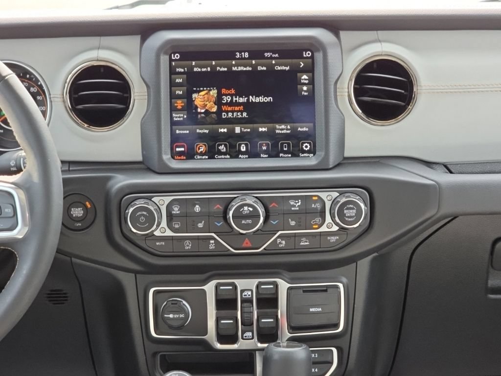 Used 2023 Jeep Gladiator Overland AWD/4WD image 34