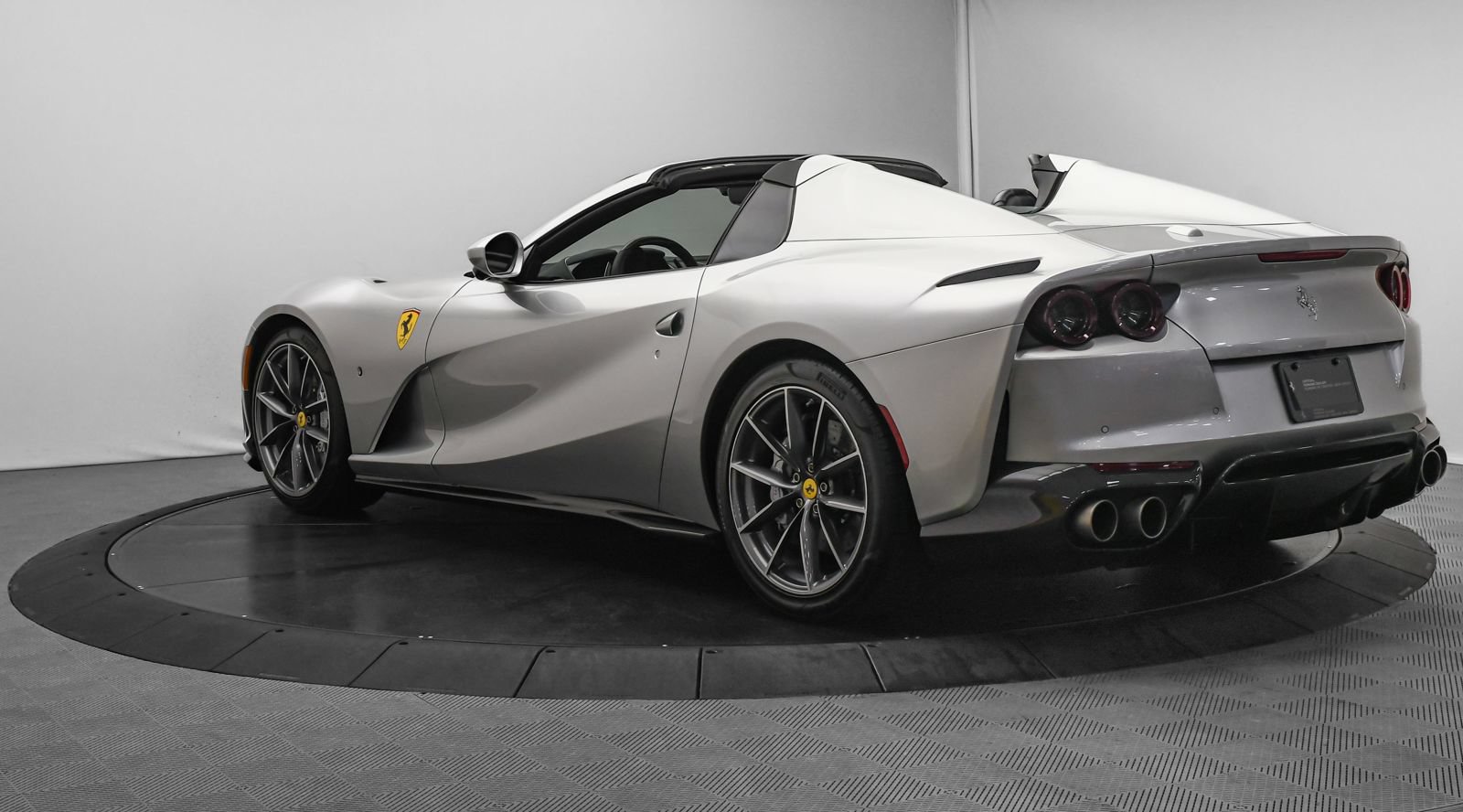Used 2022 Ferrari 812 GTS RWD image 5