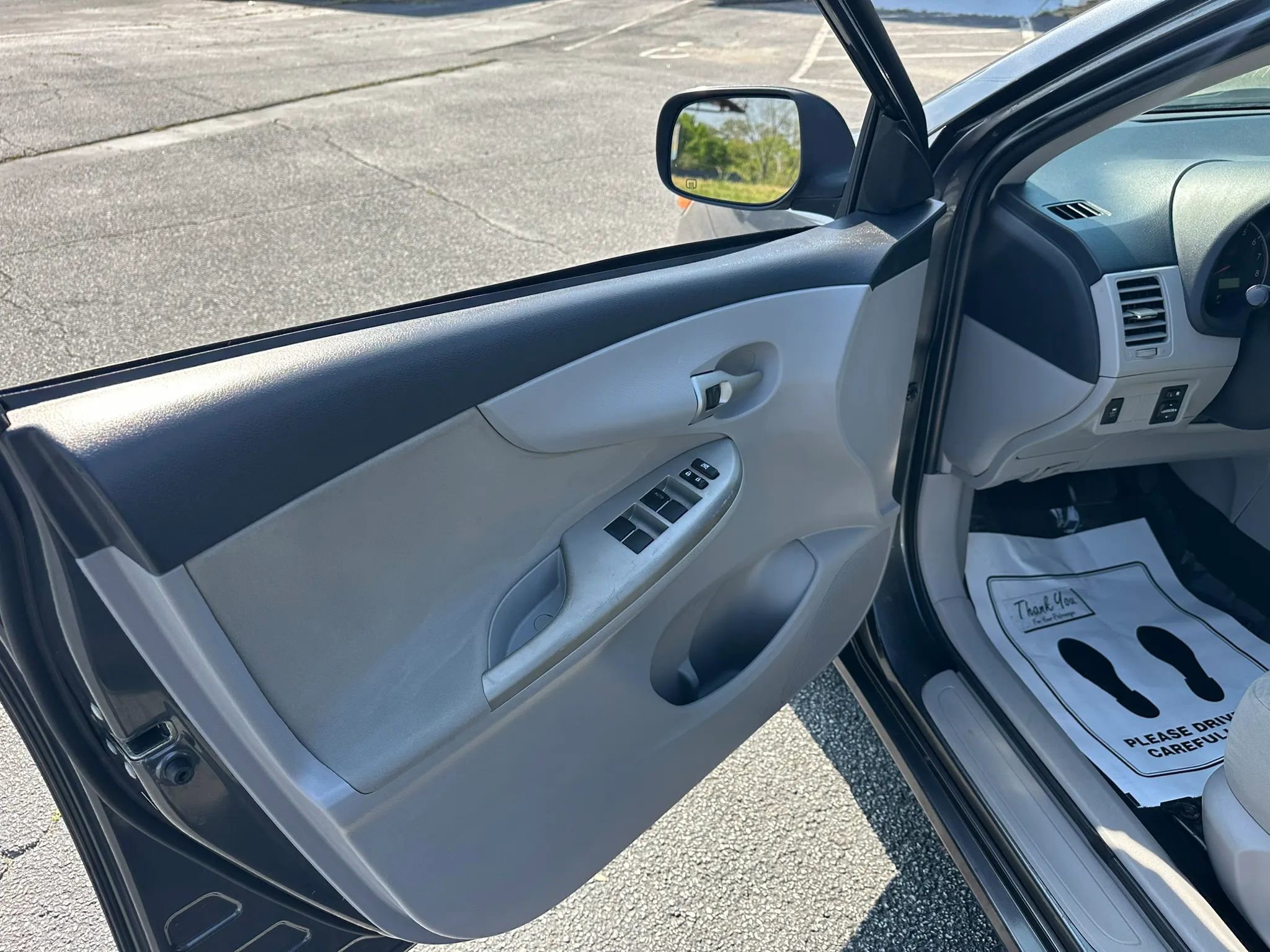 Used 2011 Toyota Corolla LE image 18