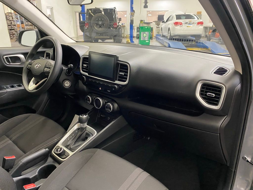 Used 2020 Hyundai Venue SEL FWD image 15