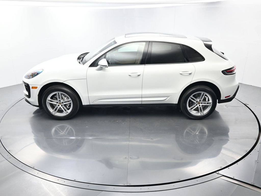 Certified 2023 Porsche Macan AWD/4WD image 34