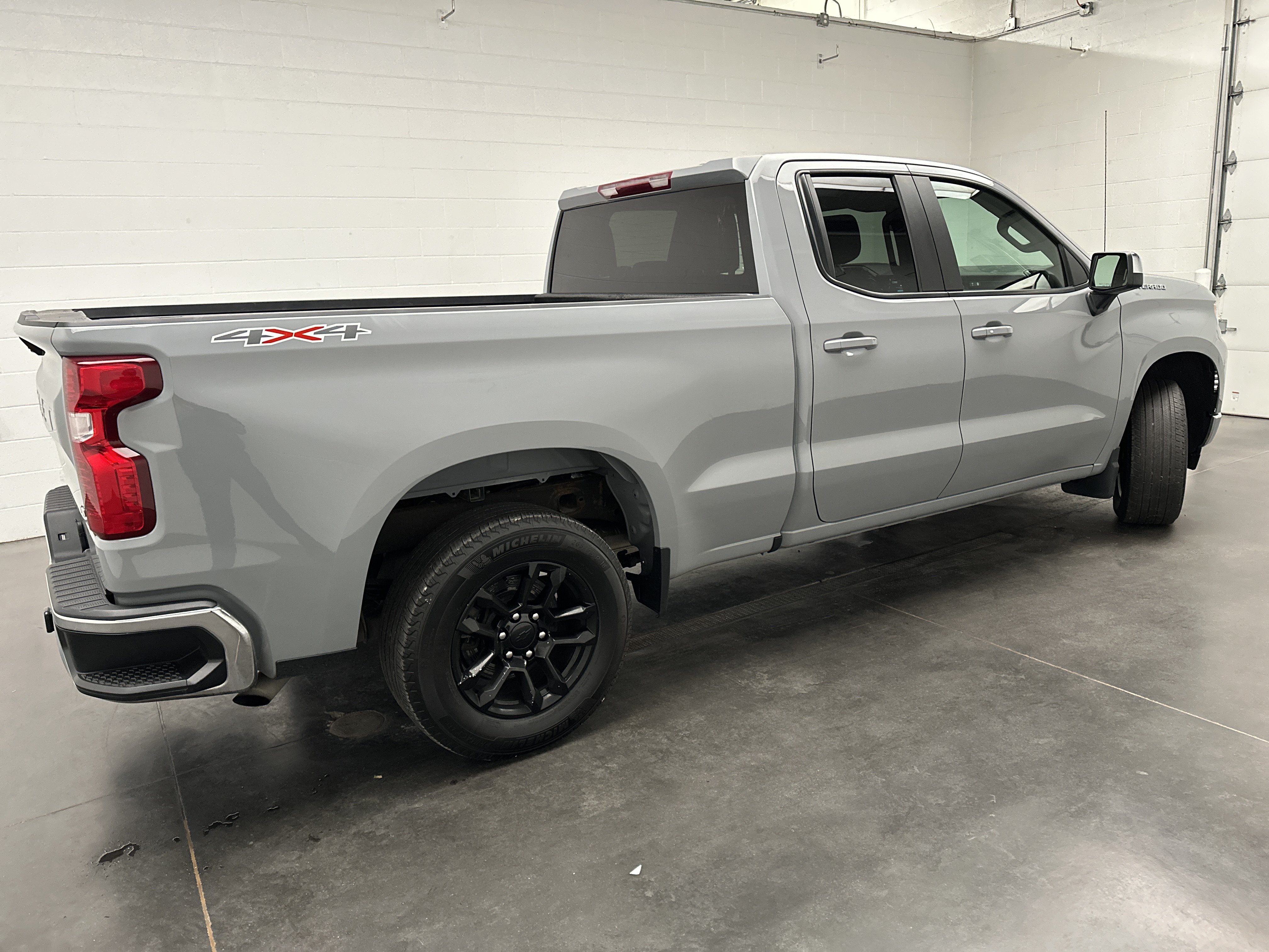 Used 2024 Chevrolet Silverado 1500 LT AWD/4WD image 9