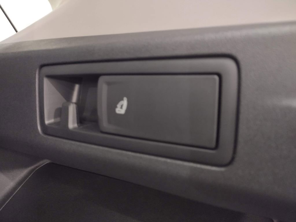 New 2026 Volkswagen Tiguan SE image 17