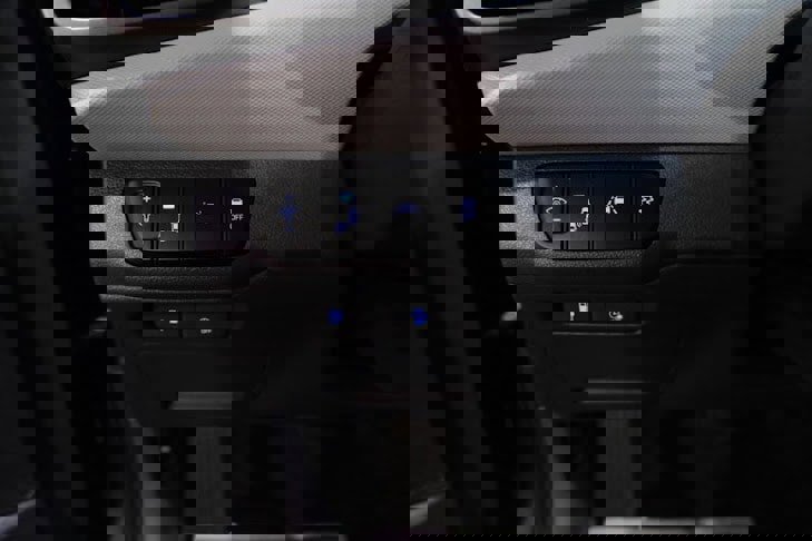 Used 2020 Hyundai Ioniq Limited image 37