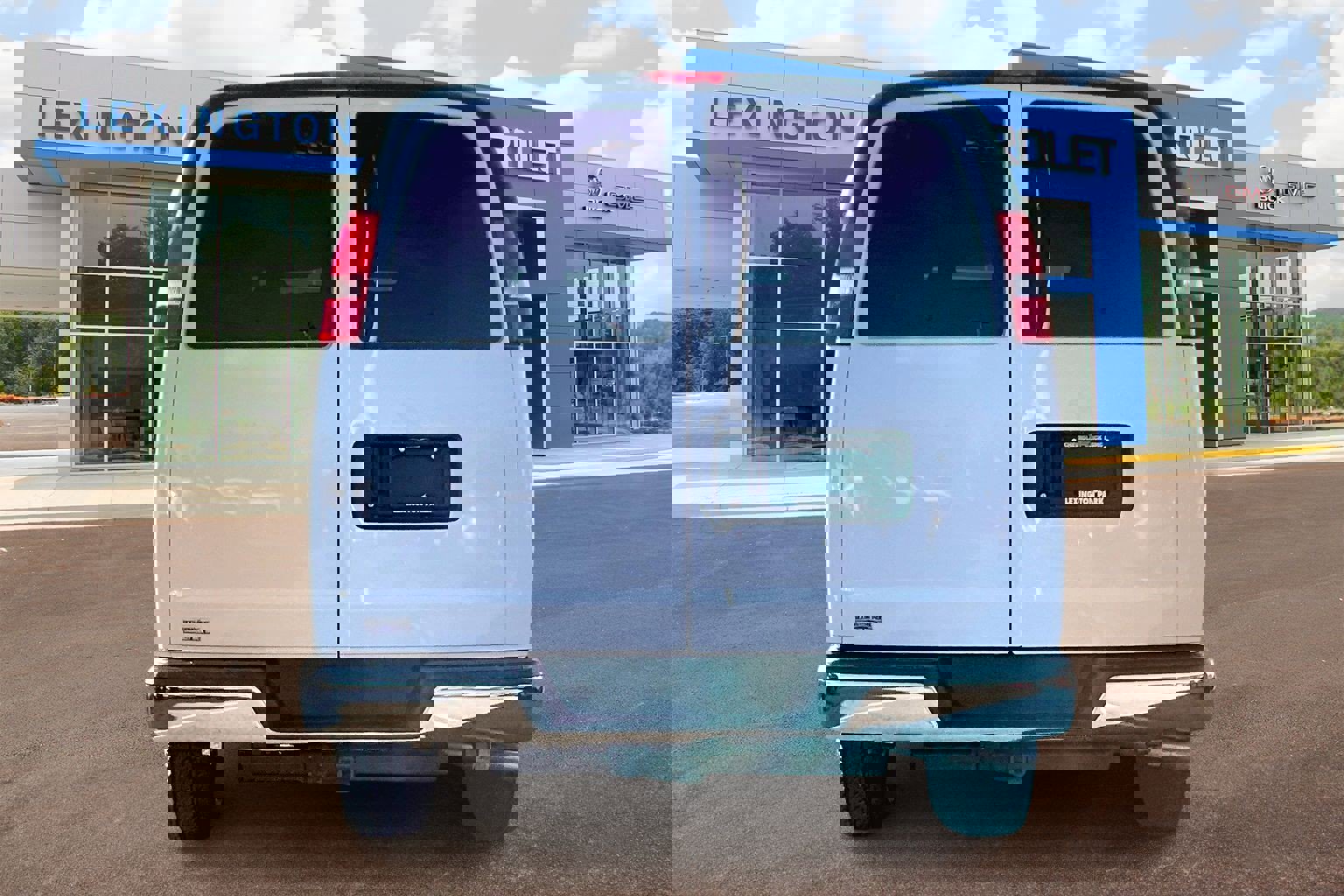 Used 2018 Chevrolet Express 2500 LT w/ LT Preferred Equipment Group image 4