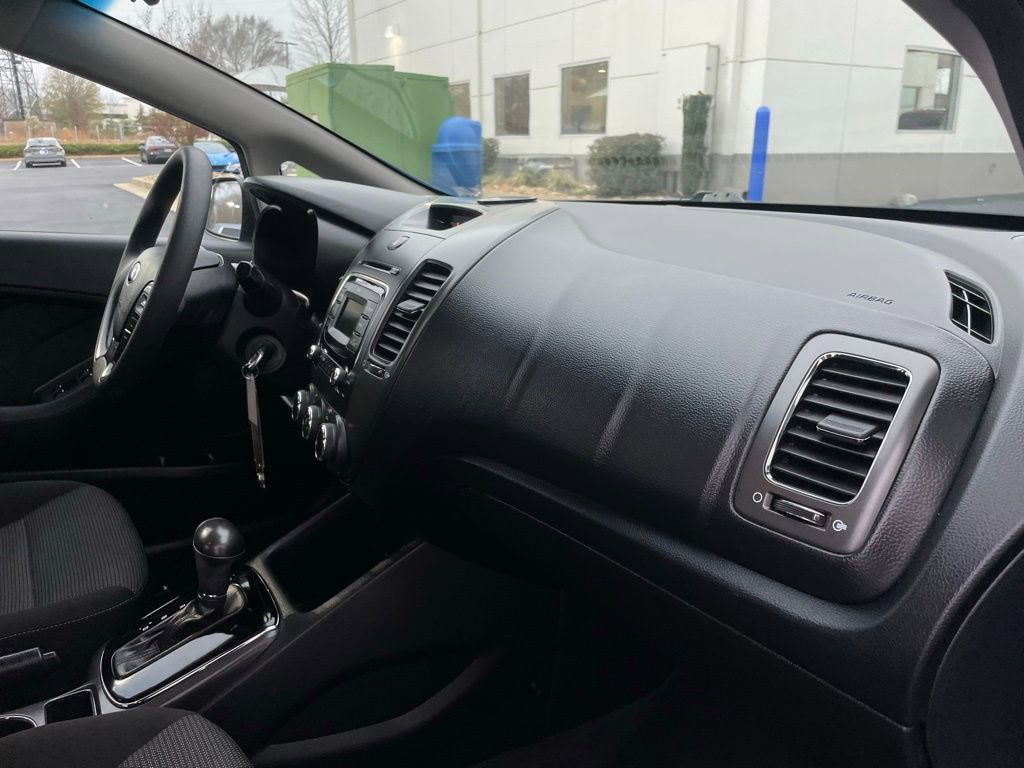 Used 2017 Kia Forte LX image 32