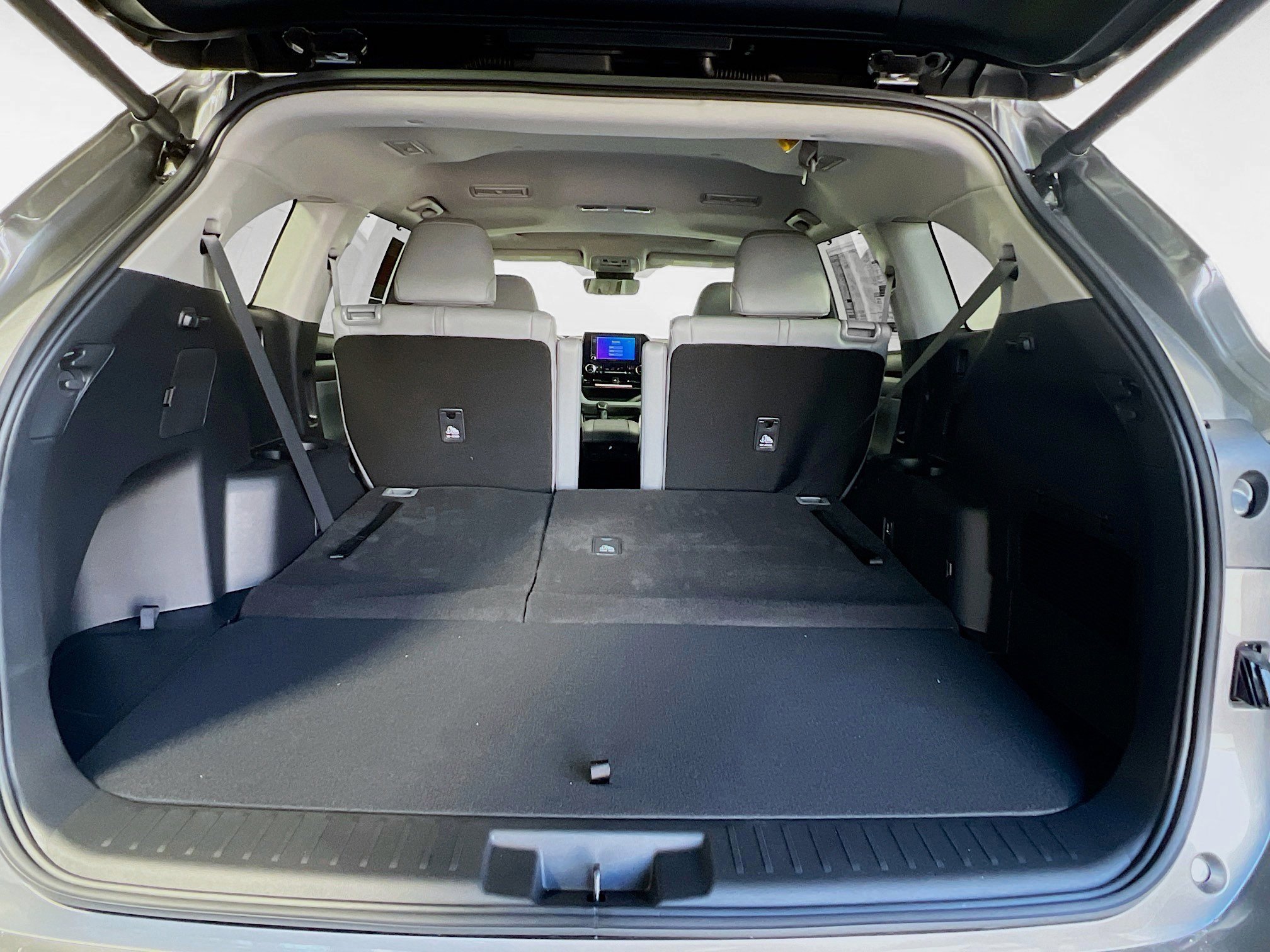 Used 2025 Toyota Highlander XLE image 34