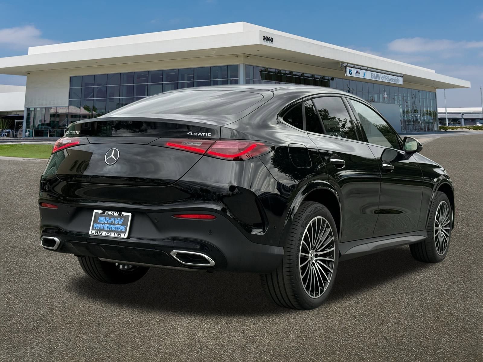 Used 2025 Mercedes-Benz GLC 300 4MATIC image 10