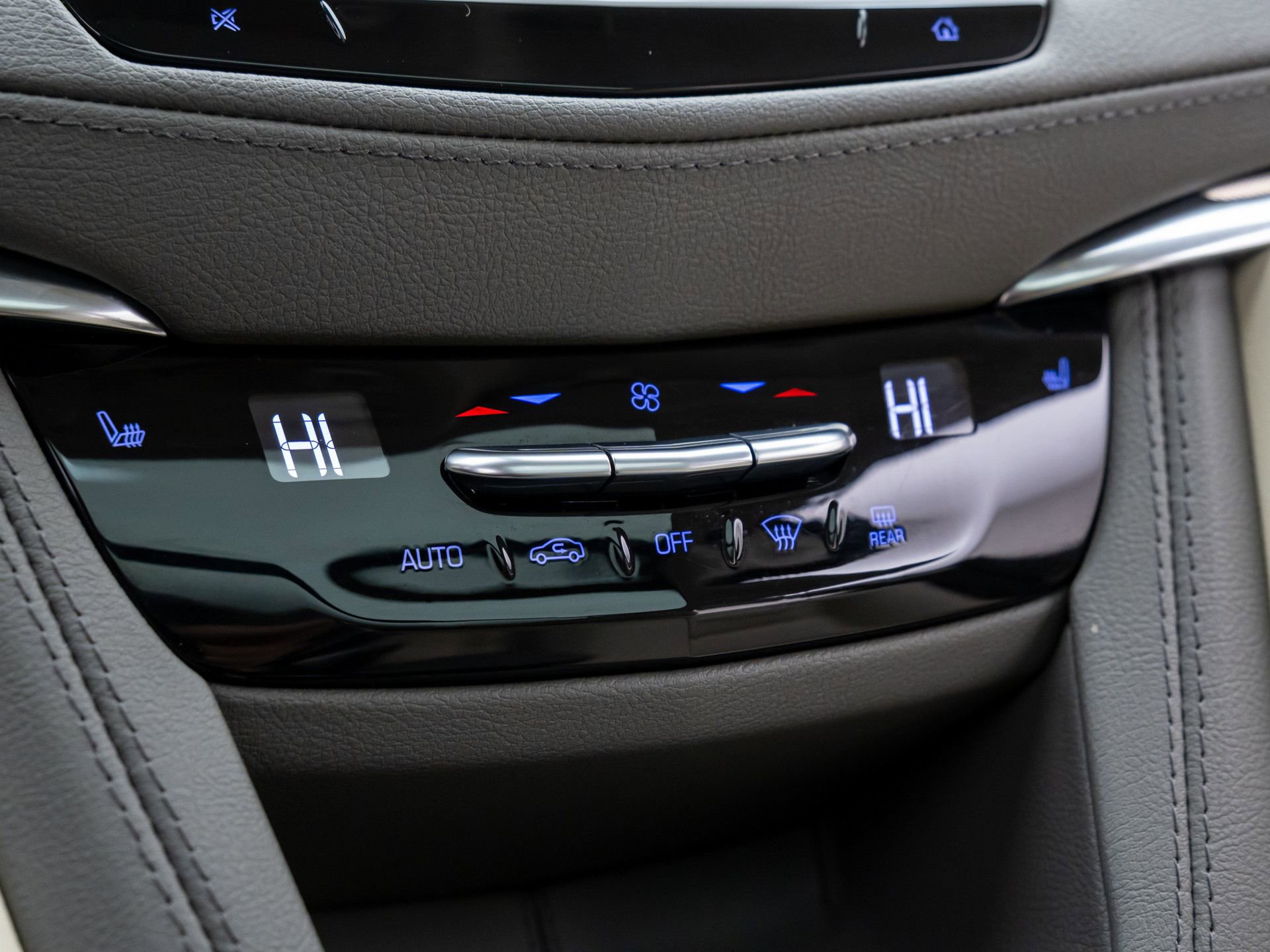 Certified 2022 Cadillac XT5 Premium Luxury w/ LPO, Floor Liner Package image 28