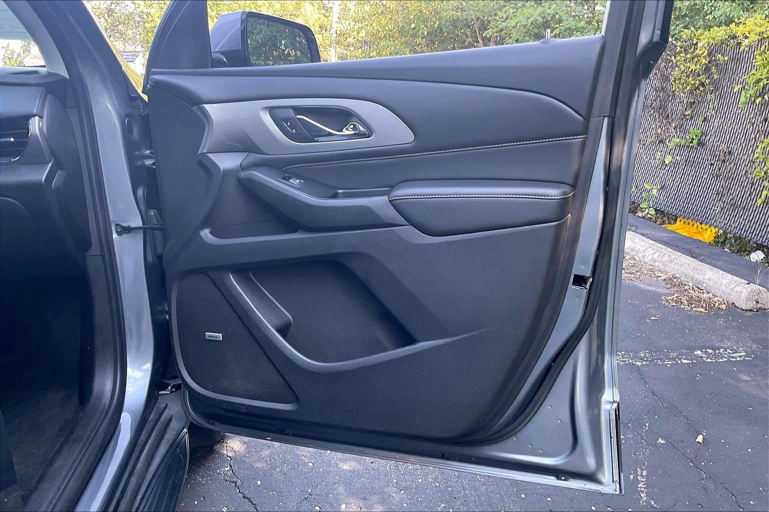 Used 2018 Chevrolet Traverse LT w/ LPO, 'HIT The Road' Package FWD image 27