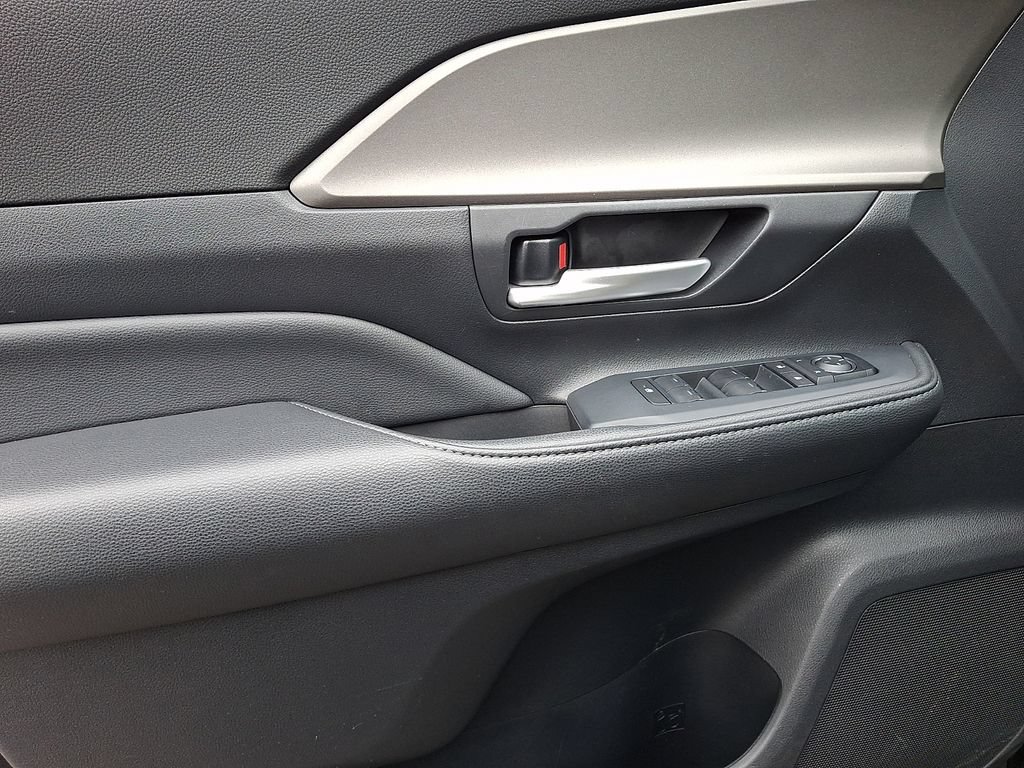 Certified 2024 Toyota Grand Highlander AWD image 13
