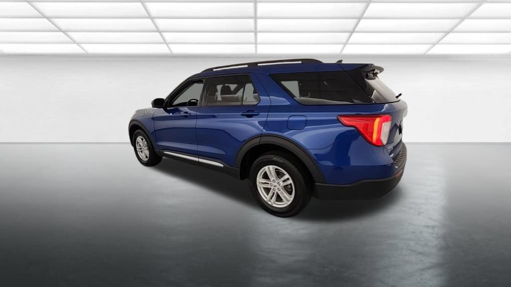 Used 2023 Ford Explorer XLT AWD/4WD image 6
