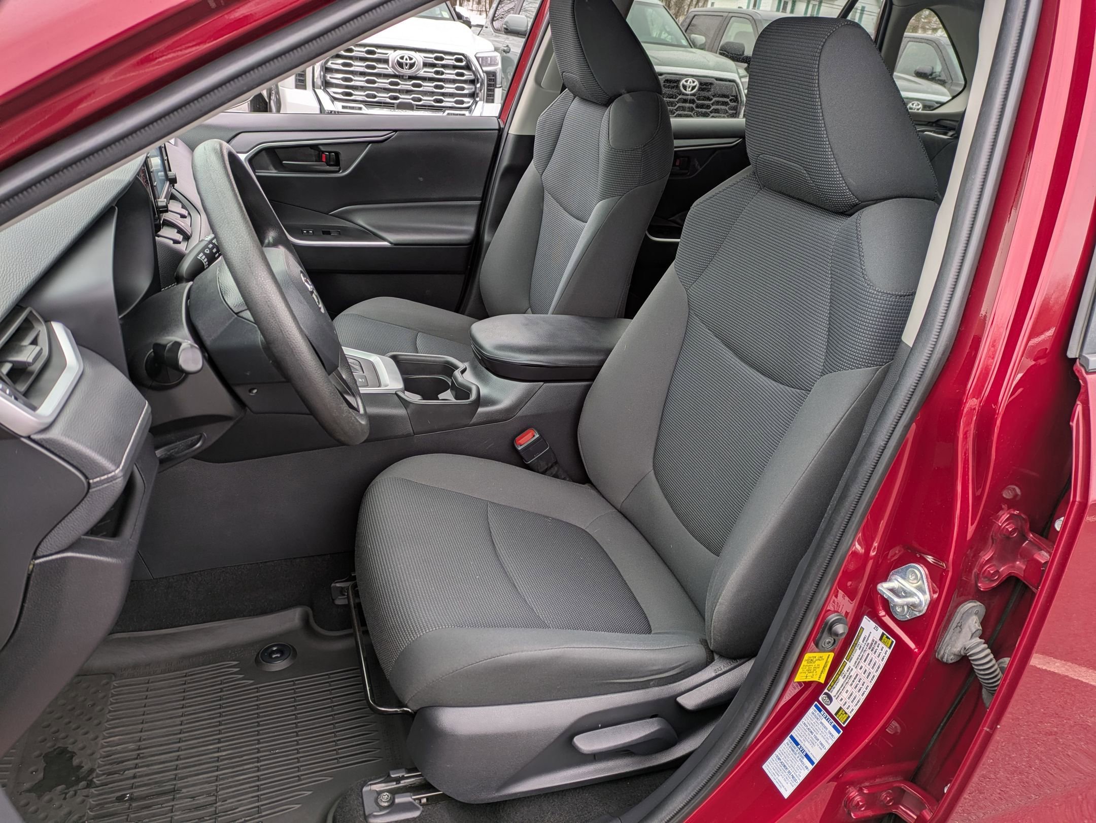 Used 2021 Toyota RAV4 LE AWD/4WD image 7